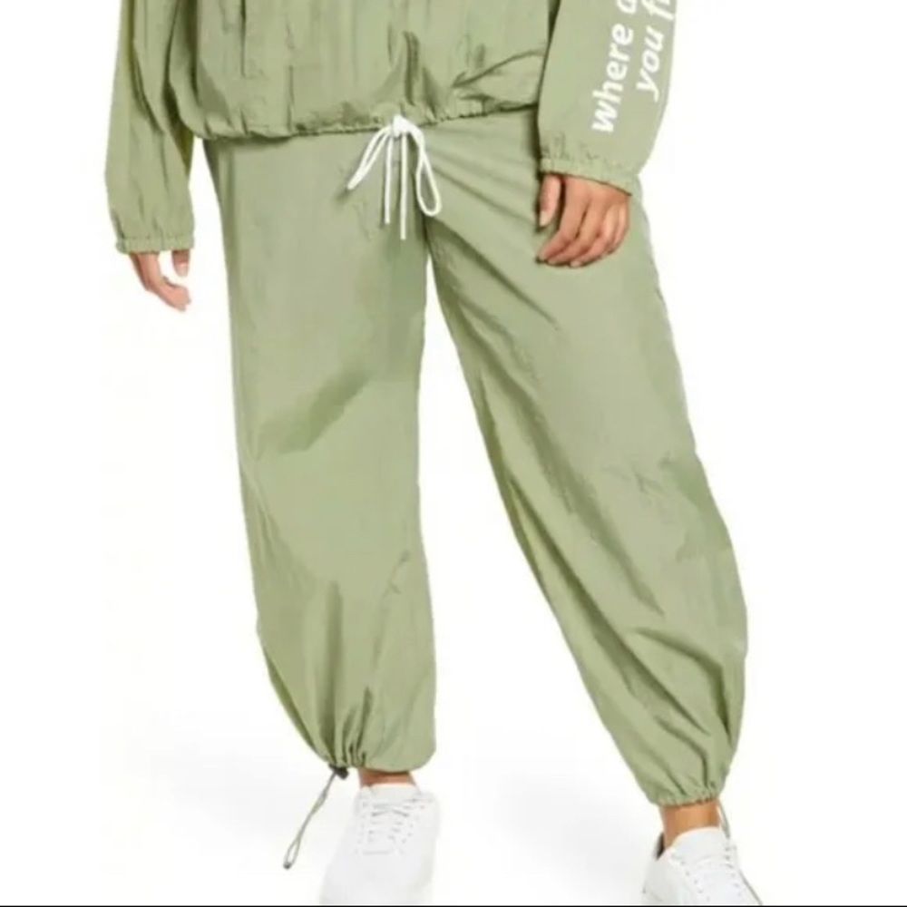 WAYF 98 Retro Dusty Olive Clarissa Nylon Jogger Pants 2X Sporty Retro NWT 5773
